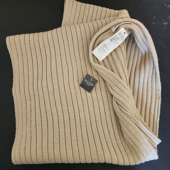 ABERCROMBIE AND FITCH Knit Infinity Scarf NWT - Picture 2 of 6
